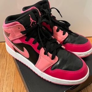 Pink/ Blk Nike Air Jordan 1 Mid (GS) size 5y
